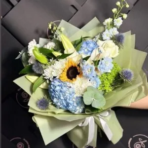 Pluto Flowers Majestic Roses